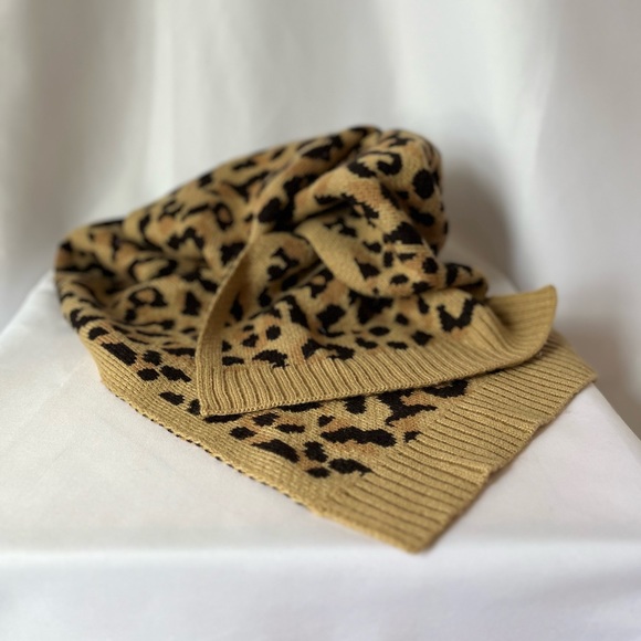 J. Crew Leopard print scarf and matching winter hat - NWOT - Picture 3 of 6